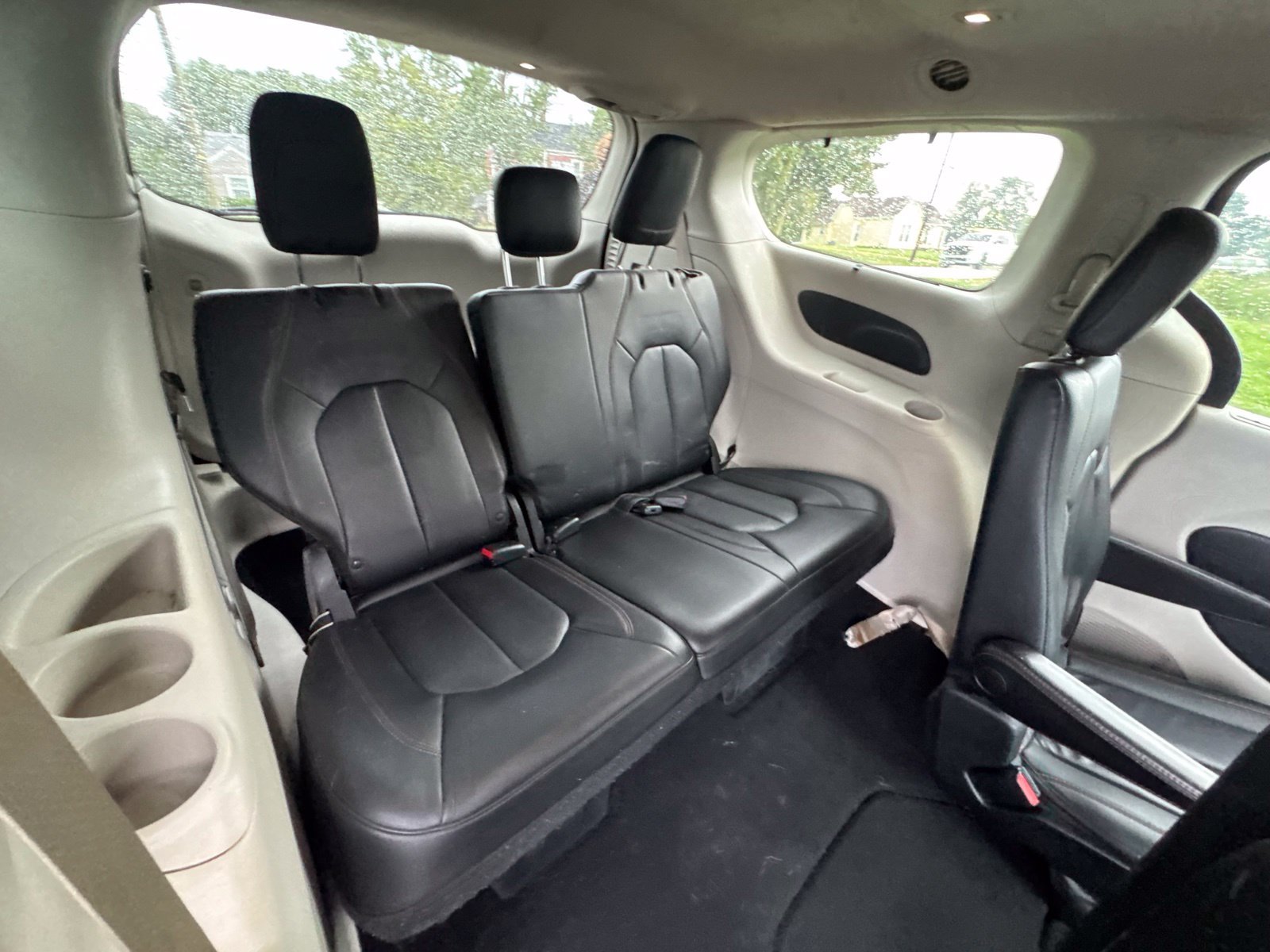 Used 2018 Chrysler Pacifica Touring-L FWD image 28