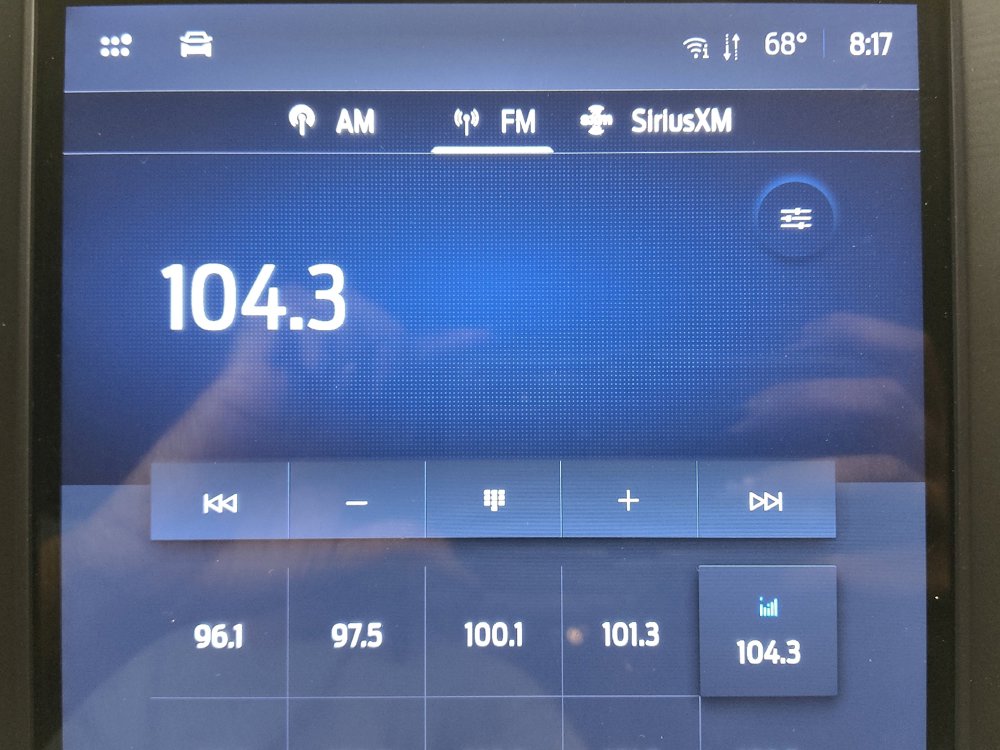 Used 2023 Ford Edge SEL image 25