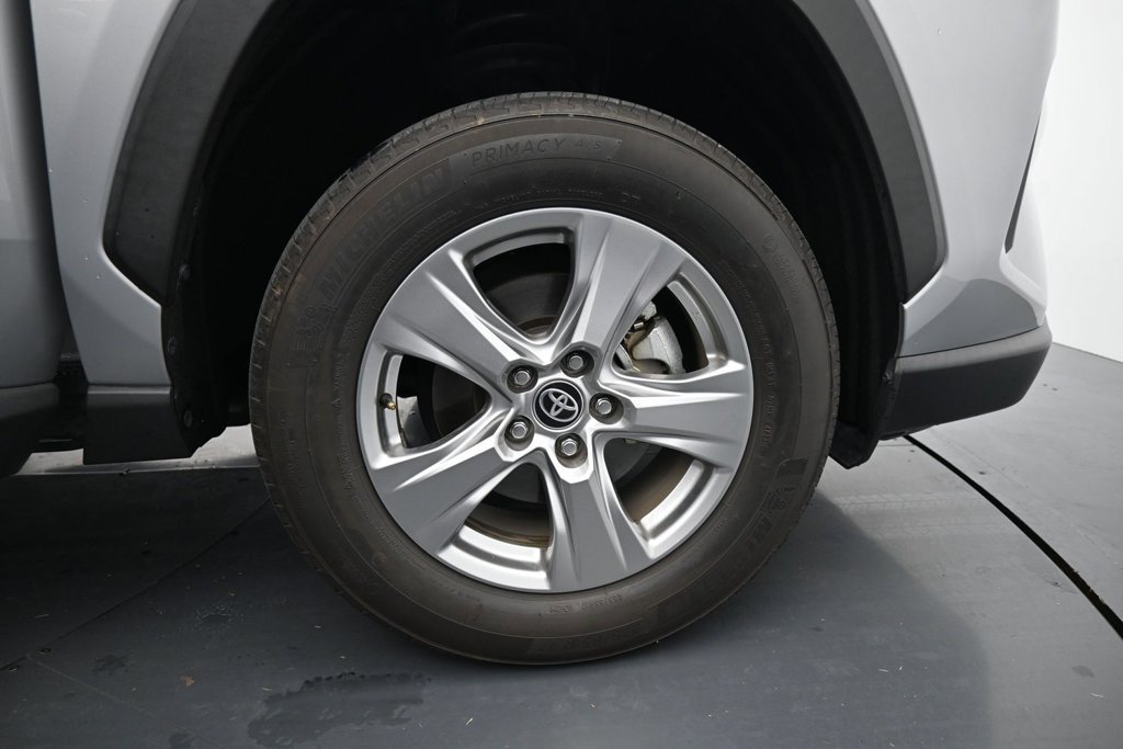 Used 2024 Toyota RAV4 XLE AWD/4WD image 11