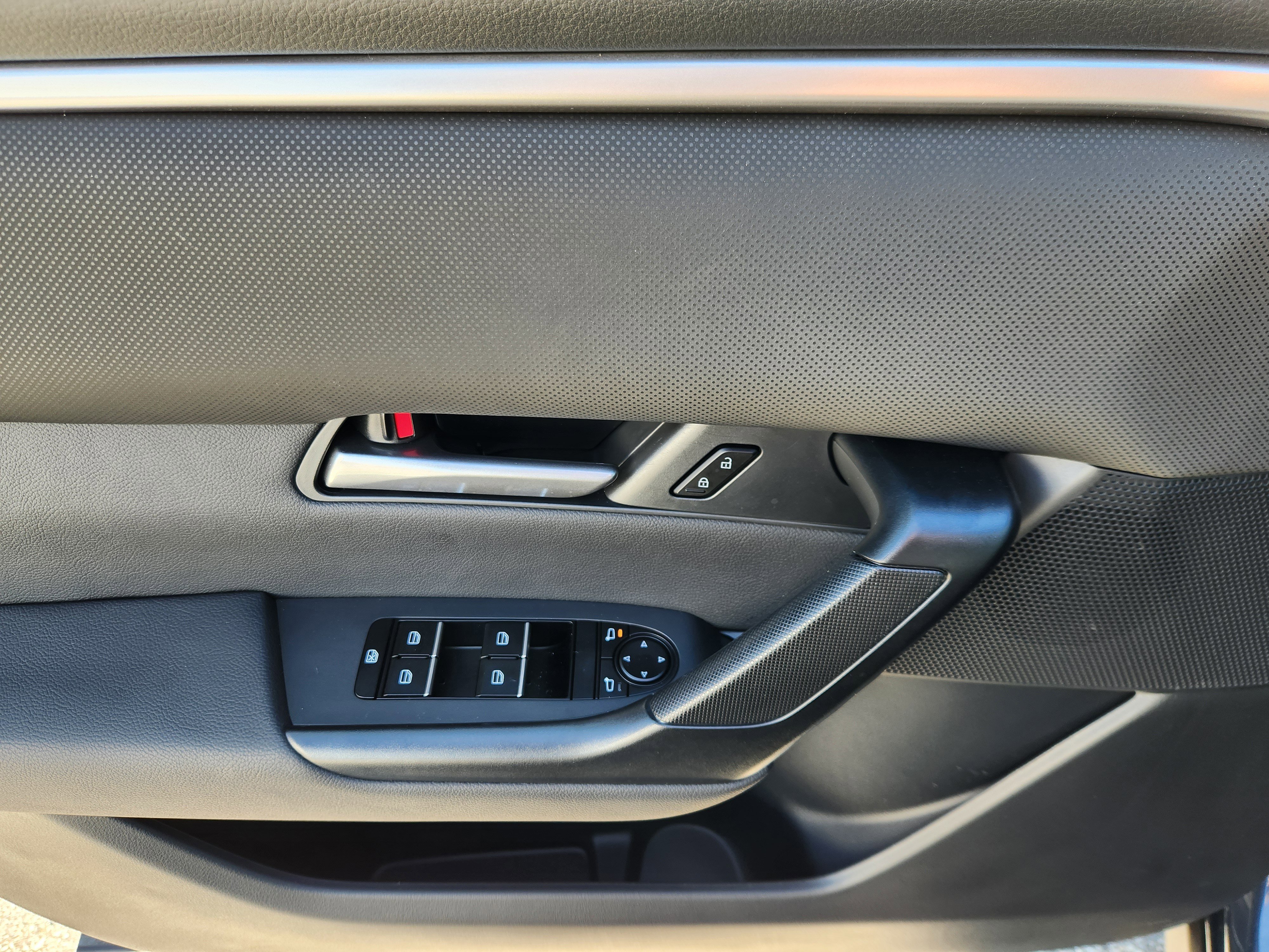 Certified 2025 MAZDA CX-50 AWD 2.5 S w/ Cargo Package image 17