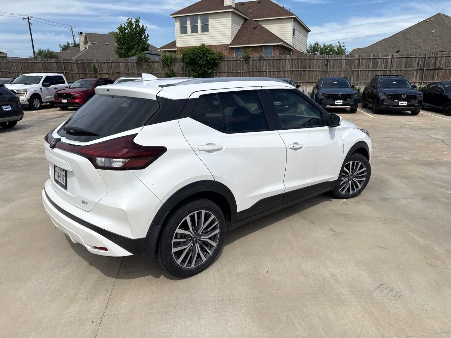 Used 2024 Nissan Kicks SV FWD image 9