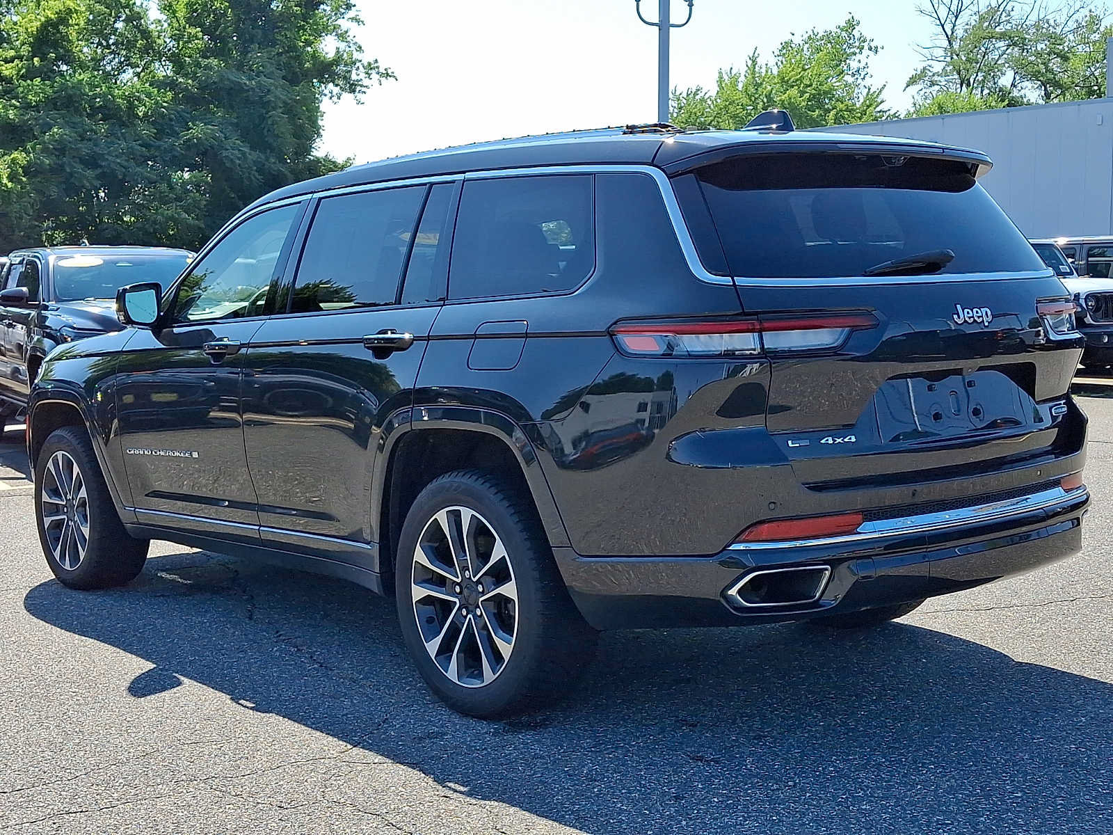 Certified 2022 Jeep Grand Cherokee L Overland w/ Luxury Tech Group IV AWD/4WD image 4