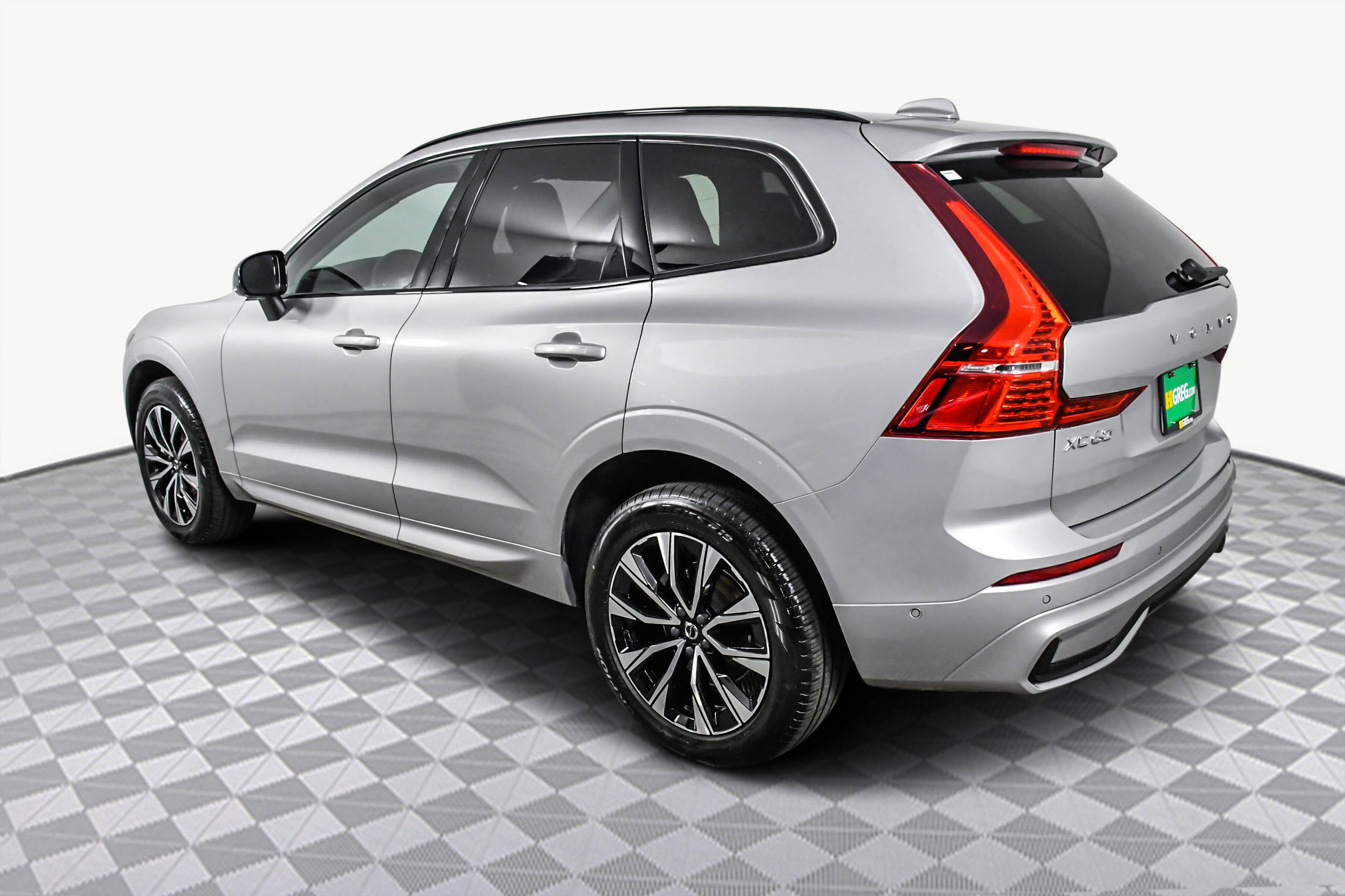 Used 2025 Volvo XC60 B5 Plus image 6