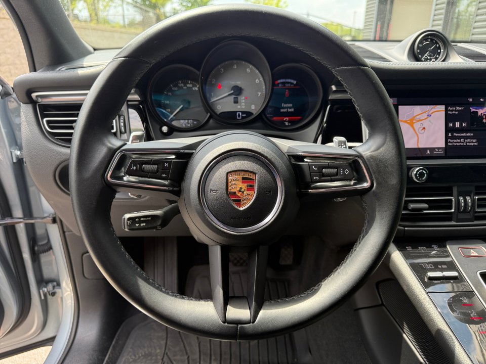 Certified 2022 Porsche Macan S AWD/4WD image 15