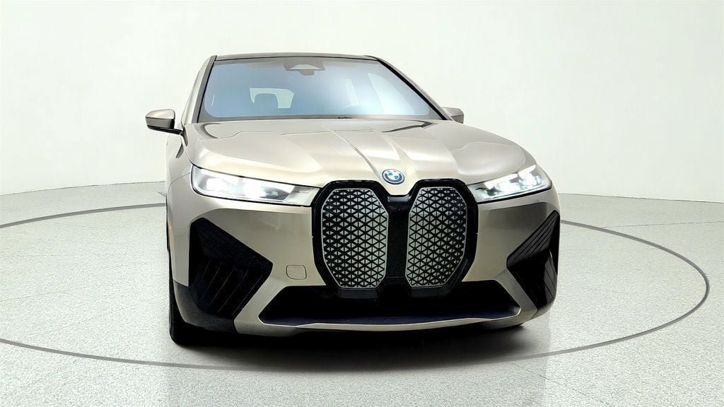 Used 2025 BMW iX xDrive50 w/ Premium Package AWD/4WD image 2