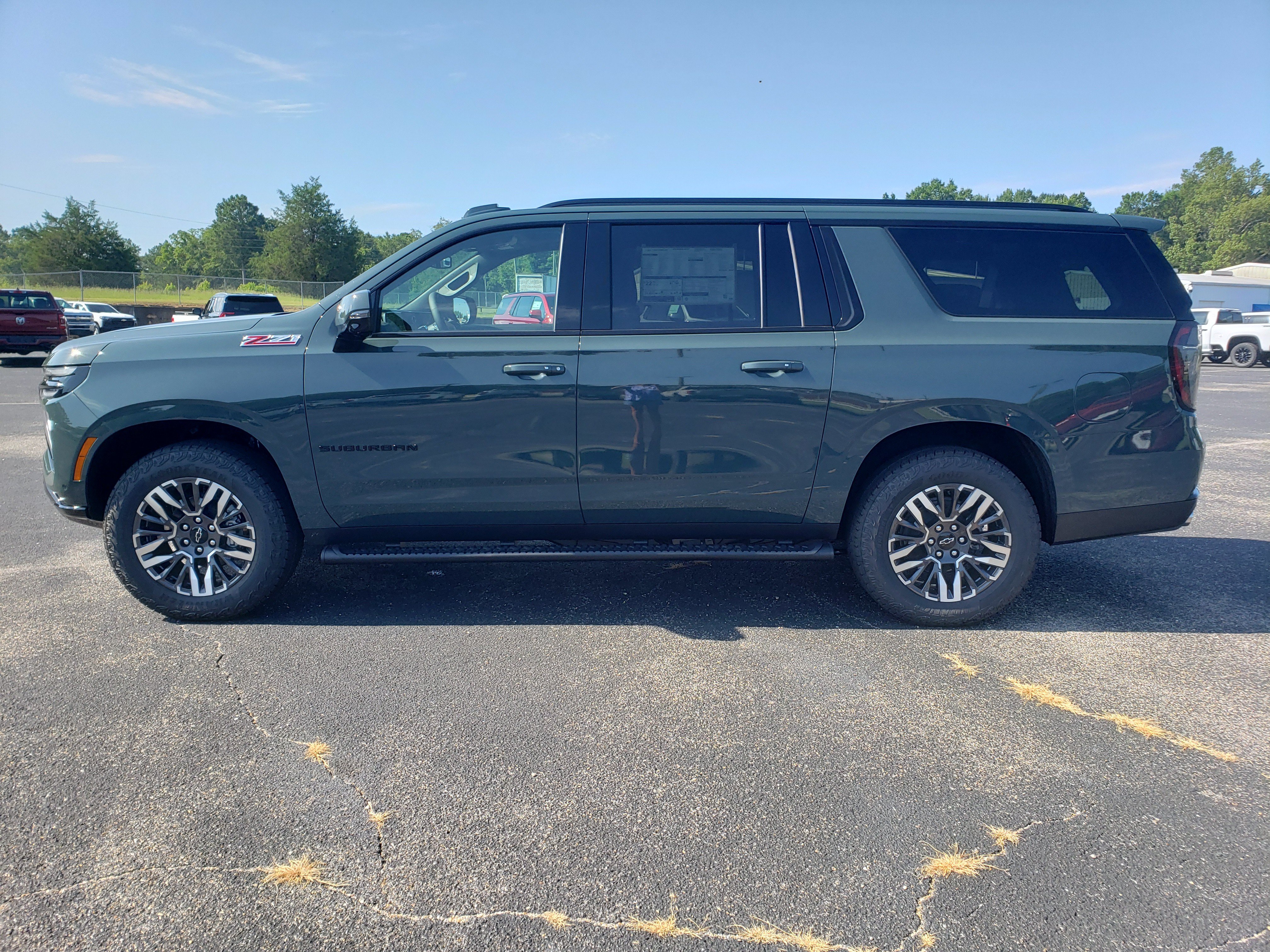 New 2026 Chevrolet Suburban Z71 w/ Z71 Off-Road Package AWD/4WD image 6