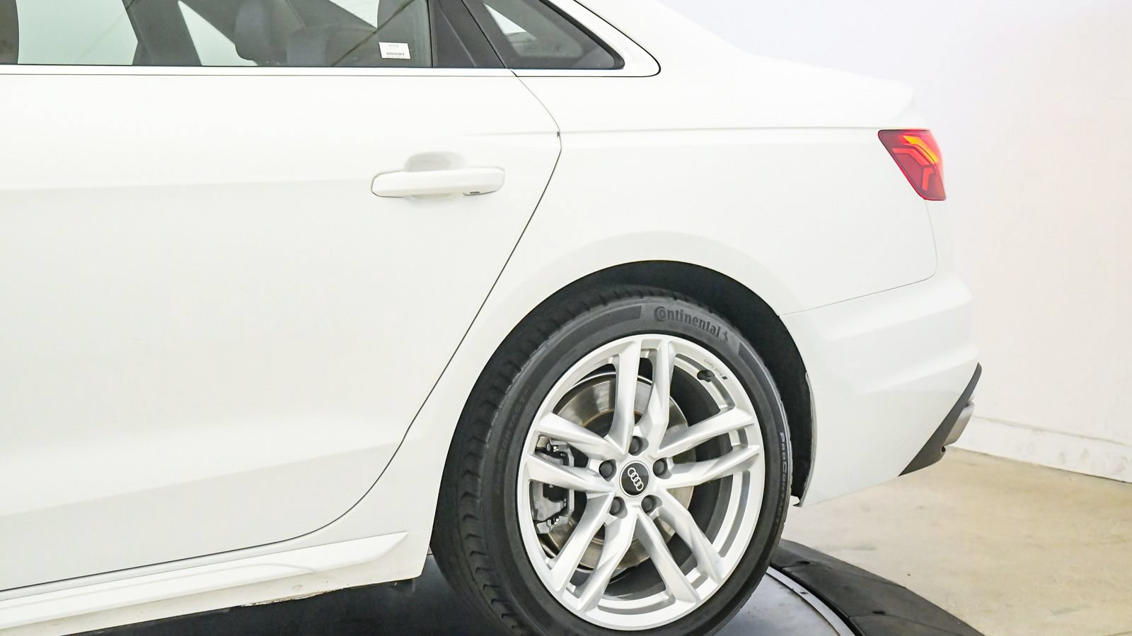 Used 2022 Audi A4 2.0T Premium Plus w/ Premium Plus Package AWD/4WD image 11