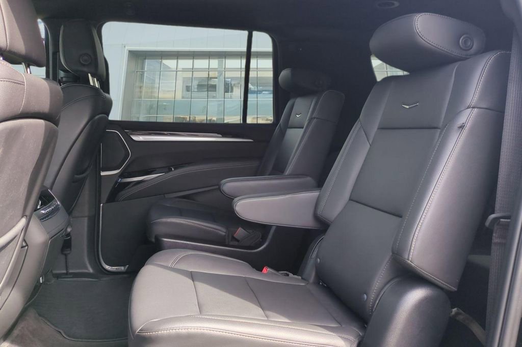 Certified 2025 Cadillac Escalade ESV Luxury RWD image 29