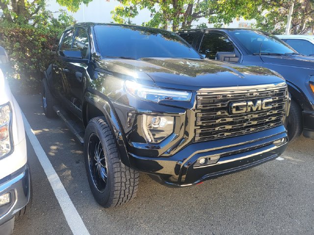 Used 2023 GMC Canyon Denali AWD/4WD image 1