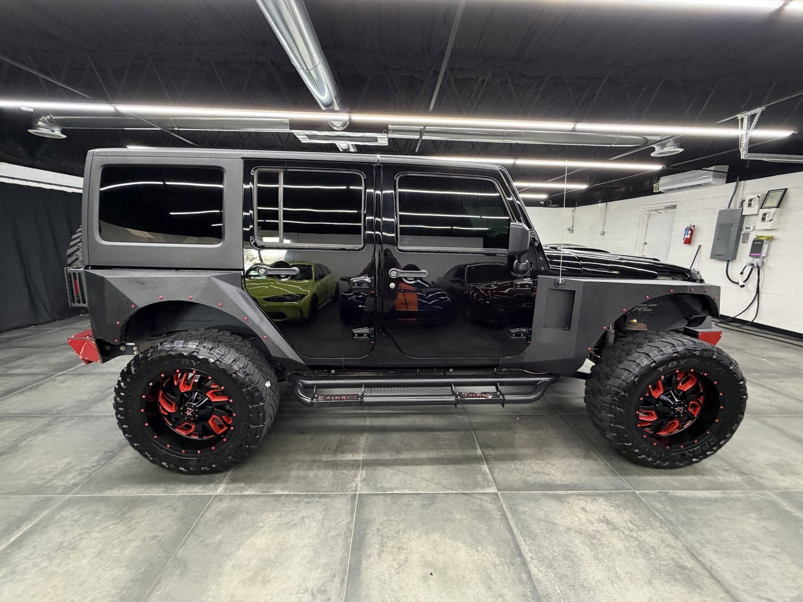 Used 2017 Jeep Wrangler Unlimited Rubicon w/ Connectivity Group image 8