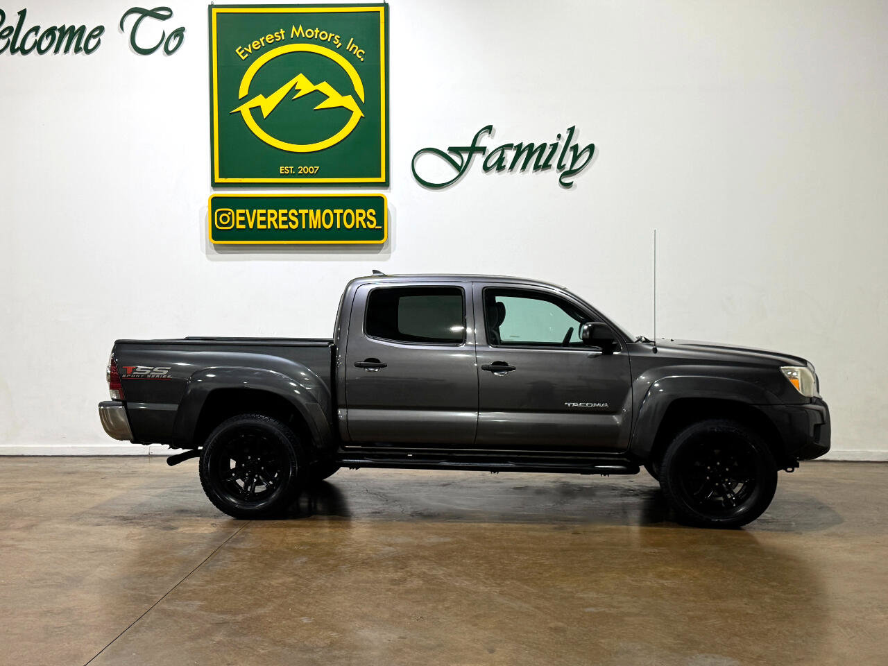 Used 2015 Toyota Tacoma 4x4 Double Cab image 2