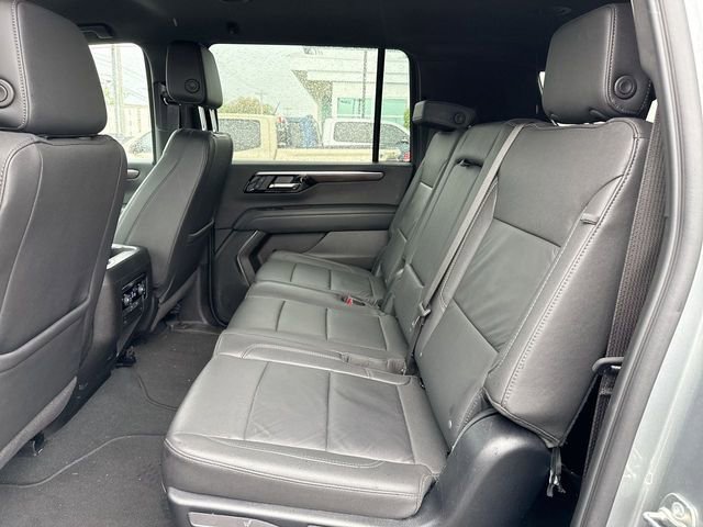 Used 2025 Chevrolet Suburban Z71 AWD/4WD image 23