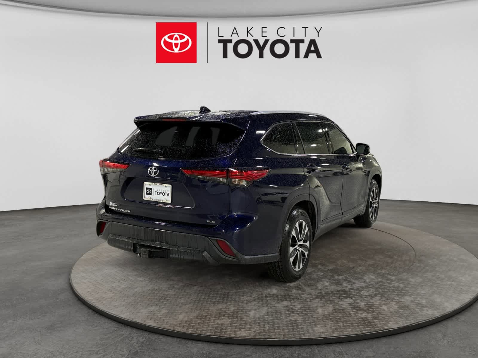 Used 2022 Toyota Highlander XLE FWD image 9