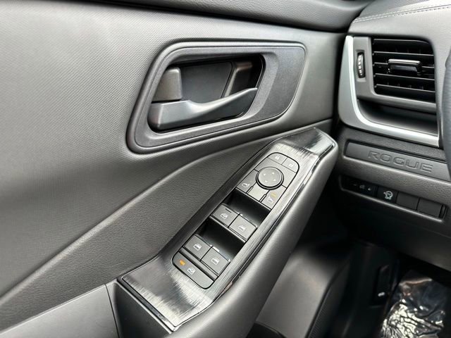 New 2025 Nissan Rogue S image 12