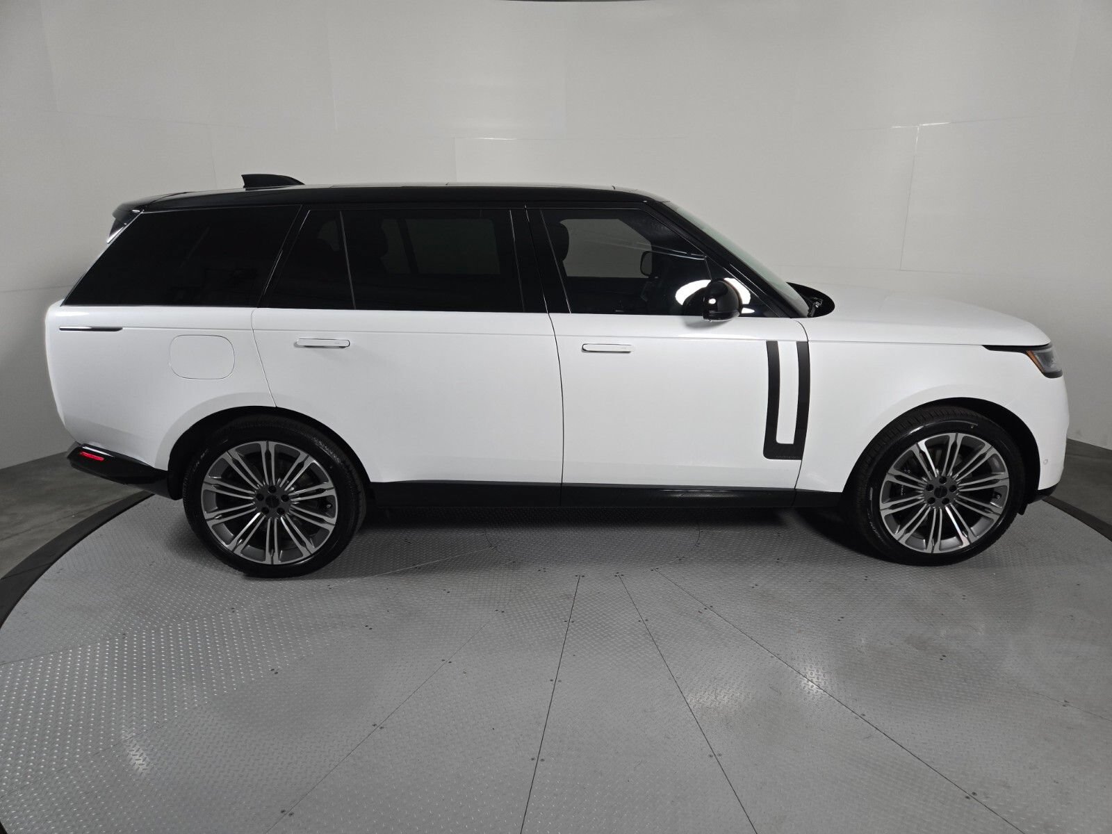 New 2026 Land Rover Range Rover Long Wheelbase Autobiography AWD/4WD image 6