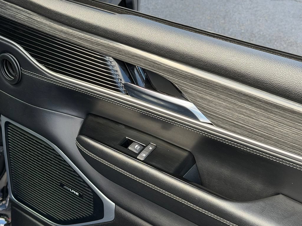Used 2022 Jeep Wagoneer Series II AWD/4WD image 39