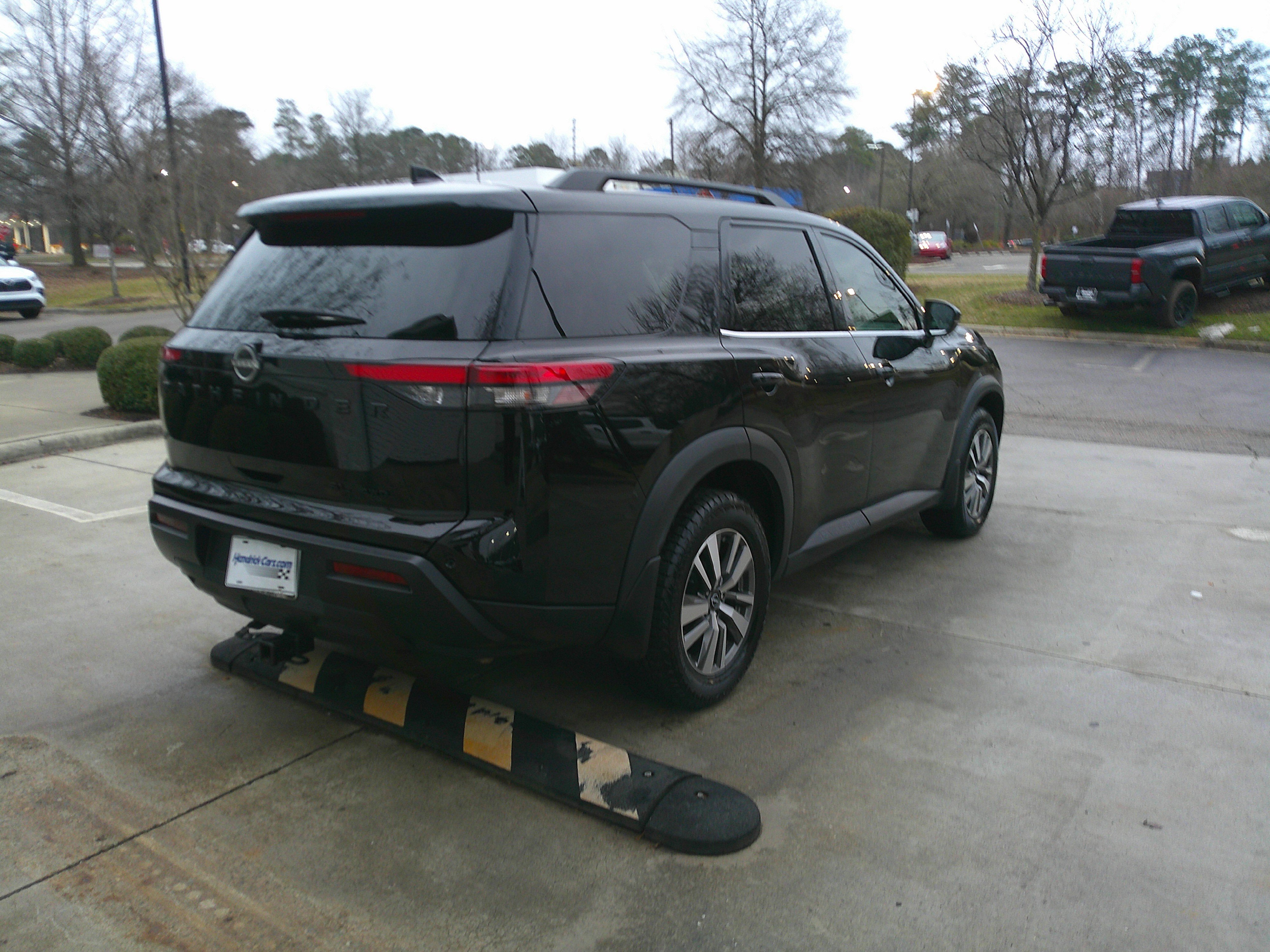 Used 2022 Nissan Pathfinder SL w/ SL Black Package image 13