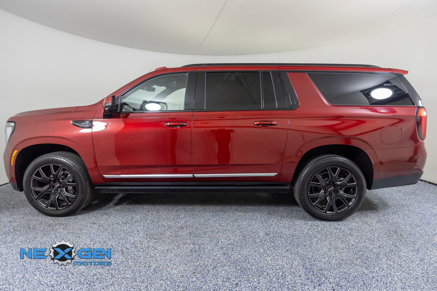 Used 2025 GMC Yukon XL Denali w/ Sun & Power Step Package image 4