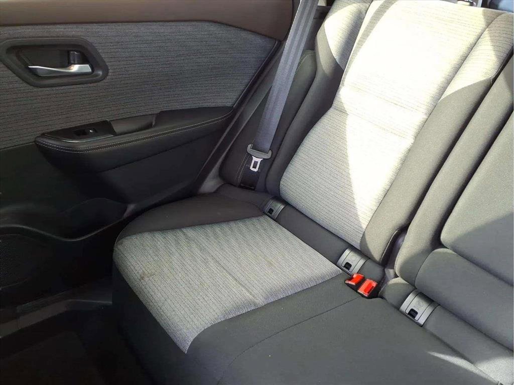 Used 2023 Nissan Rogue SV image 16