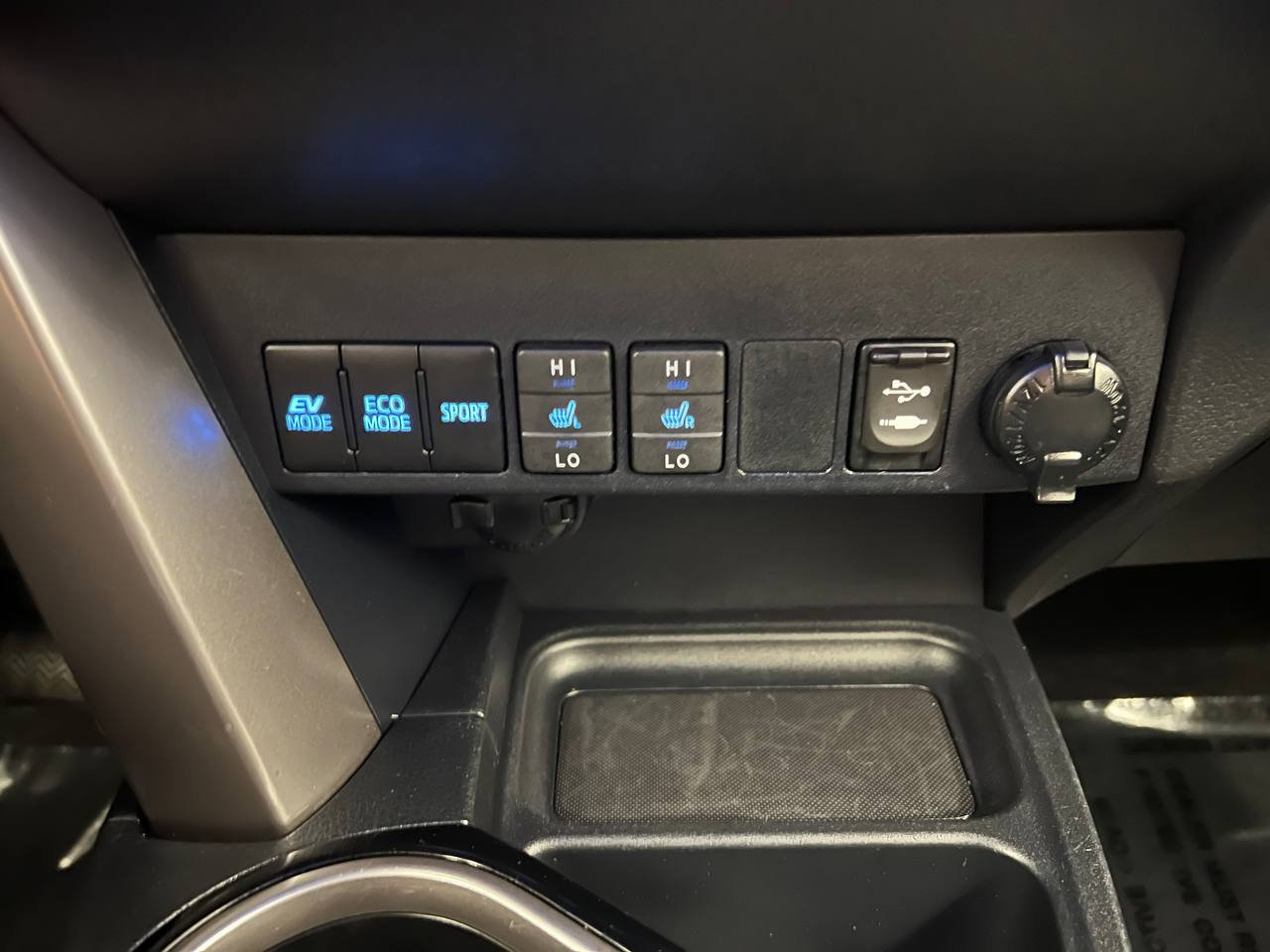 Used 2016 Toyota RAV4 Limited image 23