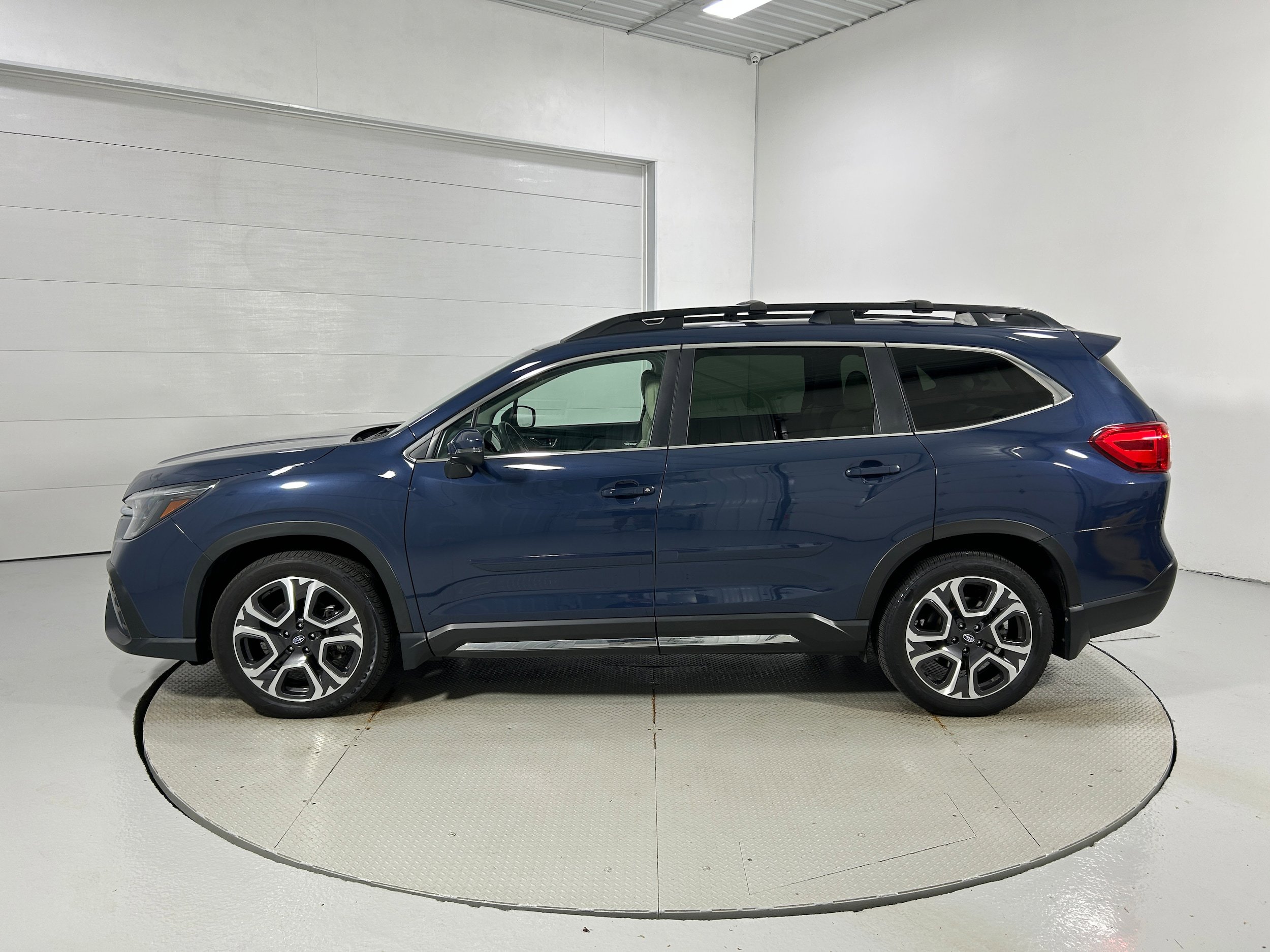 Used 2023 Subaru Ascent Limited AWD/4WD image 21