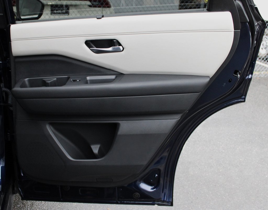 Certified 2024 Nissan Pathfinder SL image 18