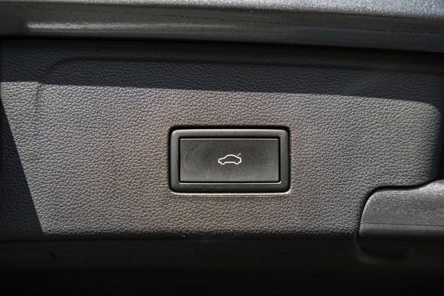 Used 2021 Volkswagen Atlas Cross Sport SEL image 12