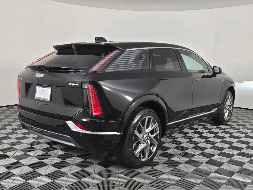 New 2026 Cadillac Optiq Luxury 1 image 9
