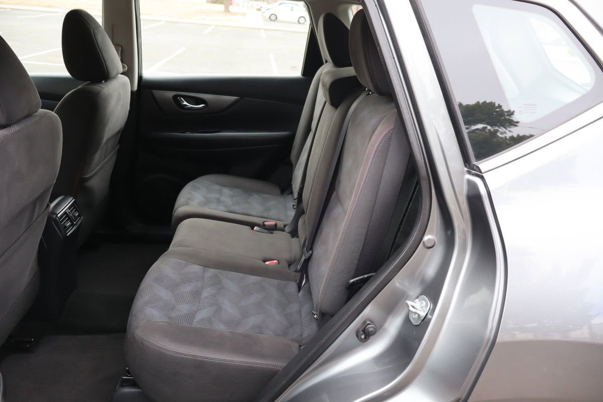 Used 2015 Nissan Rogue S image 20