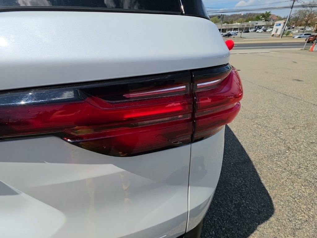 Used 2023 Chevrolet Traverse LT image 37