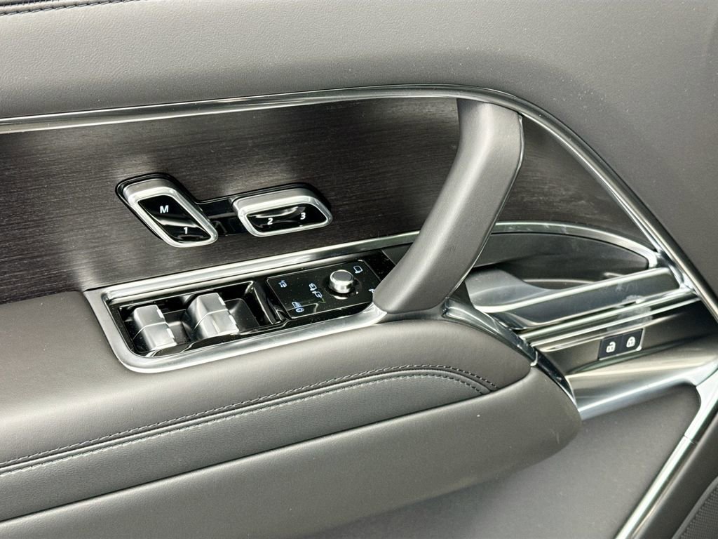 New 2026 Land Rover Range Rover SE image 23