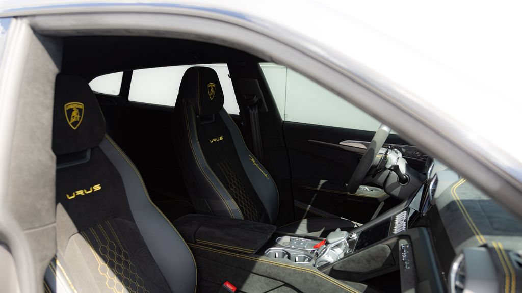 Used 2023 Lamborghini Urus Performante AWD/4WD image 11