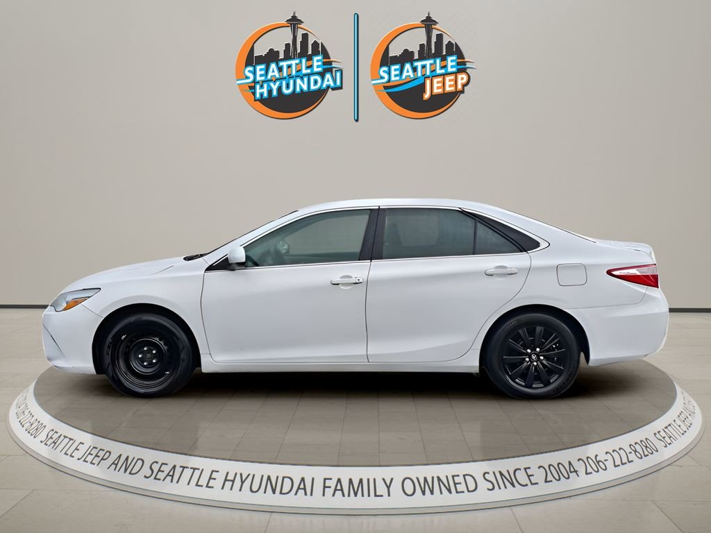 Used 2016 Toyota Camry LE FWD image 2