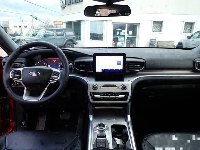 Used 2023 Ford Explorer XLT w/ Equipment Group 202A AWD/4WD image 17