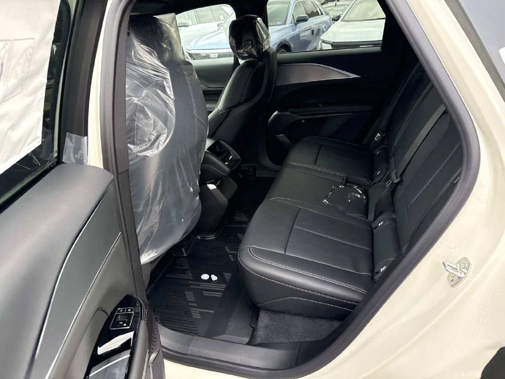 New 2027 Cadillac Lyriq Sport w/ LPO, Floor Liner Package AWD/4WD image 9