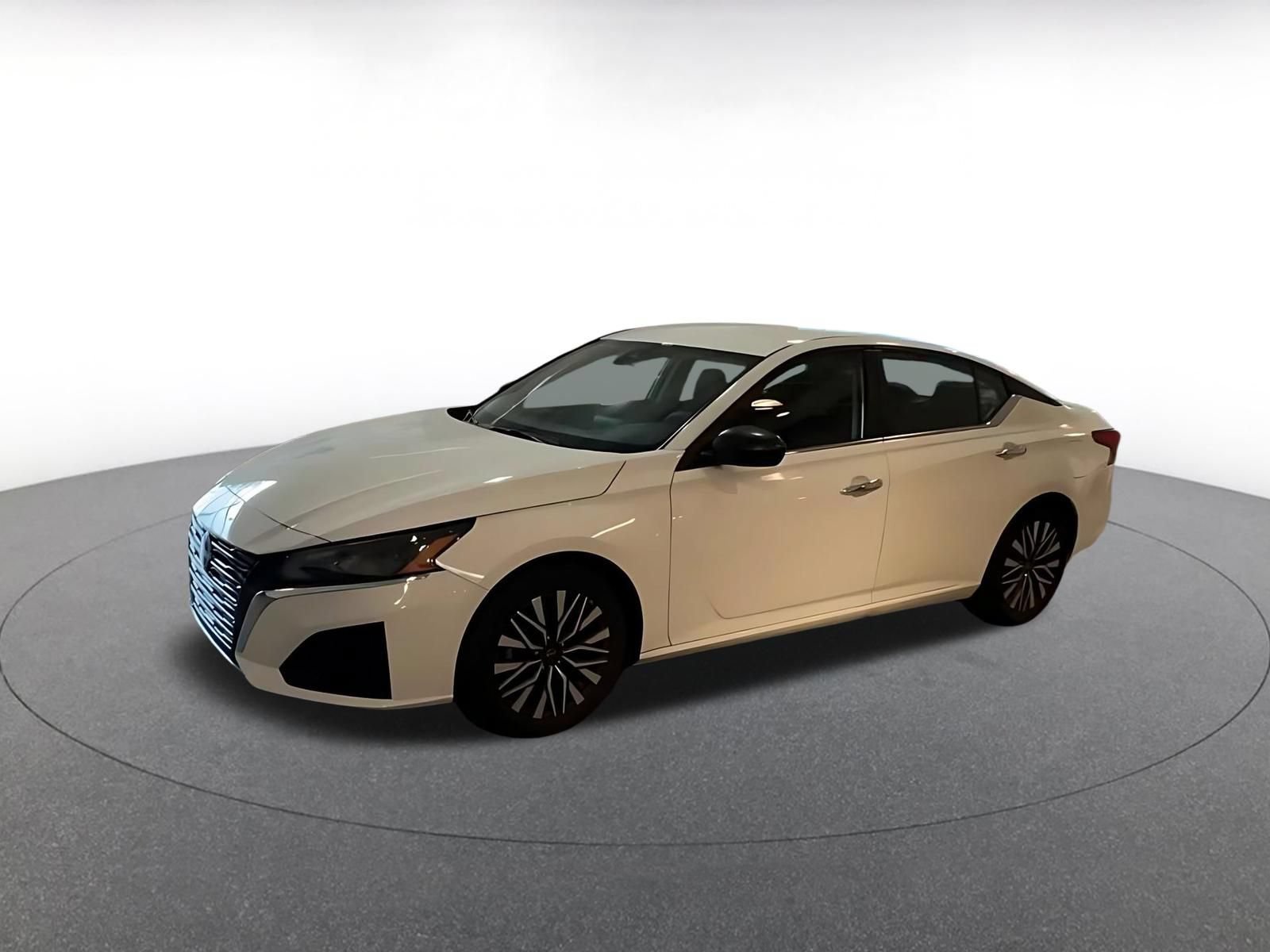 Used 2025 Nissan Altima 2.5 SV FWD image 7