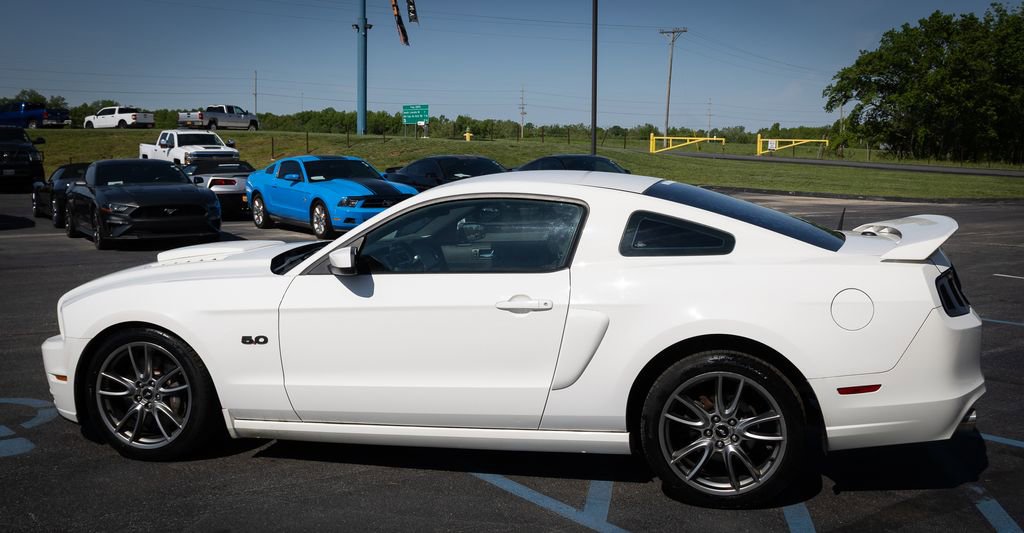 Used 2013 Ford Mustang GT Premium w/ Electronics Pkg RWD image 7