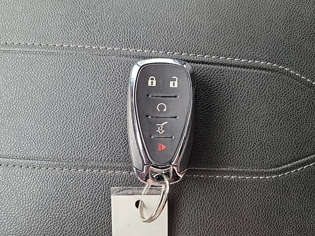 Used 2023 Chevrolet Traverse LT w/ Rear Camera Mirror Package image 22