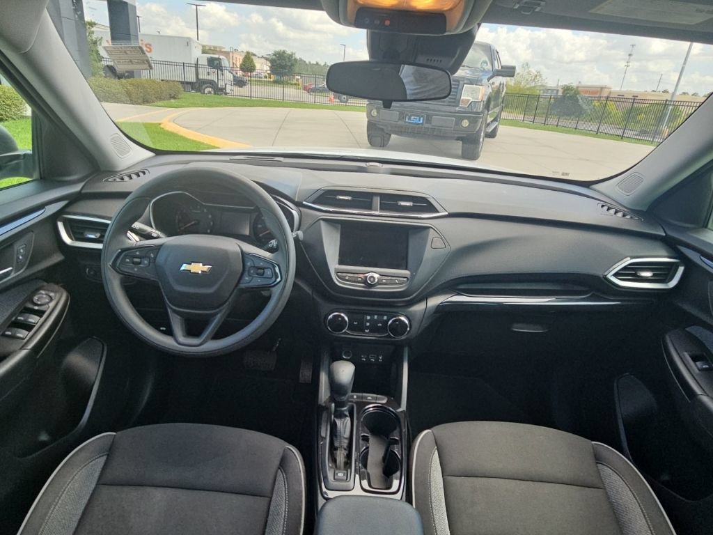 Used 2023 Chevrolet TrailBlazer LS FWD image 25