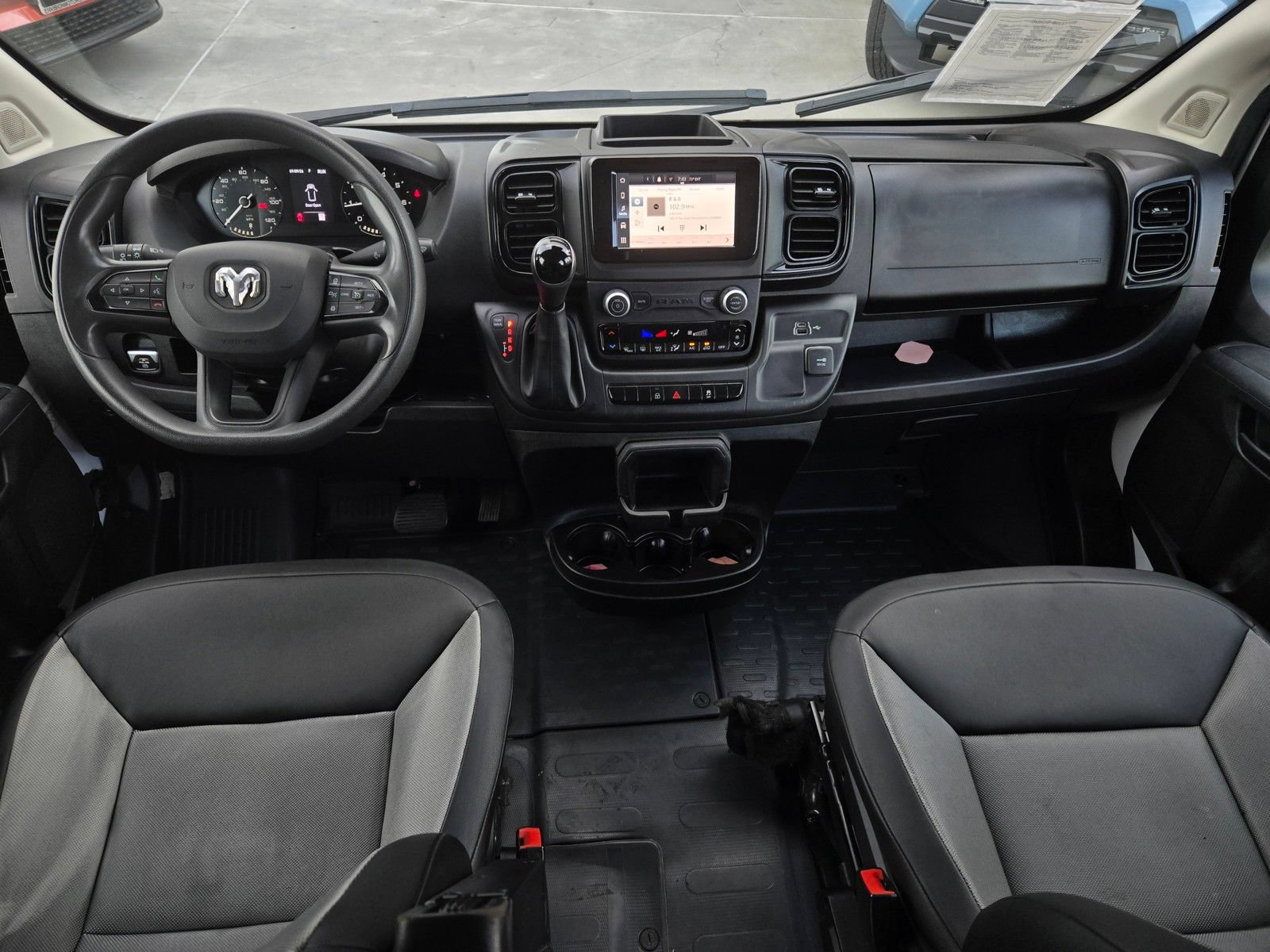 Used 2025 RAM ProMaster 2500 w/ Convenience Group FWD image 13