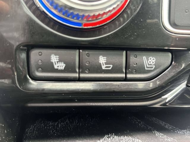 Used 2021 GMC Yukon Denali w/ Denali Premium Package AWD/4WD image 32