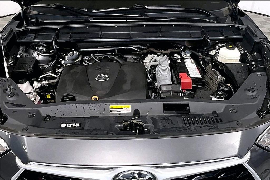 Used 2022 Toyota Highlander XLE image 9