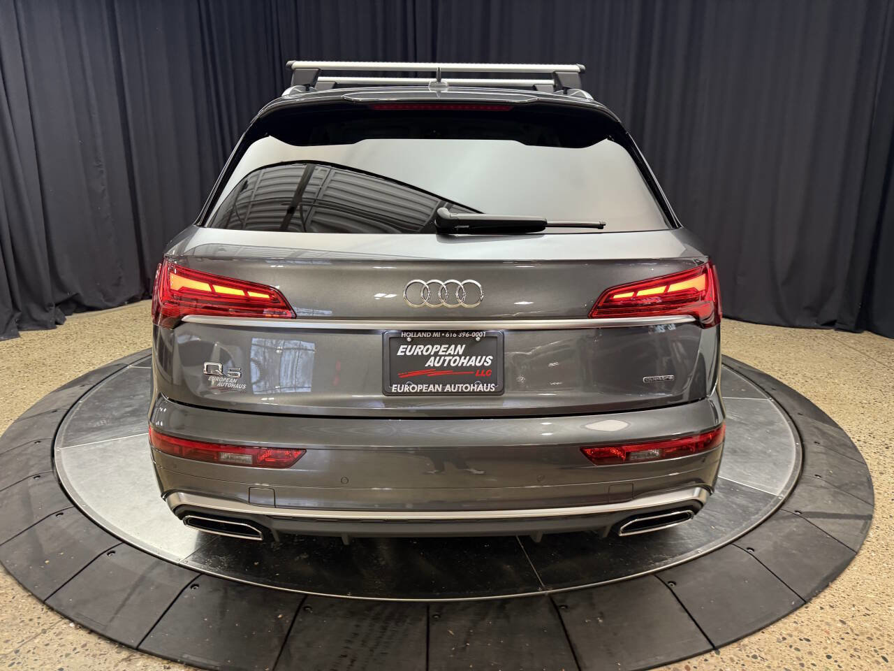 Used 2024 Audi Q5 e Premium w/ Convenience Package image 8