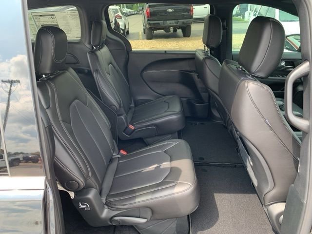 New 2026 Chrysler Pacifica Select image 28