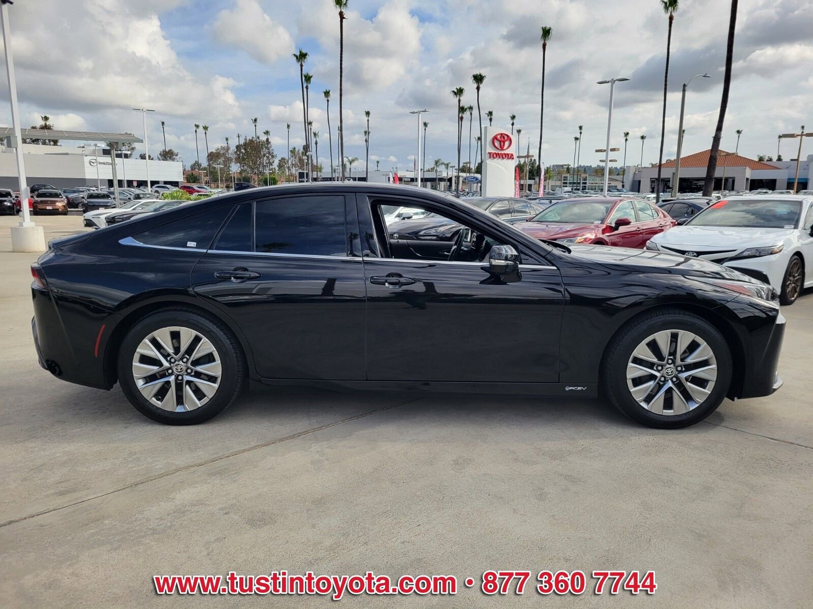 Used 2025 Toyota Mirai XLE RWD image 3