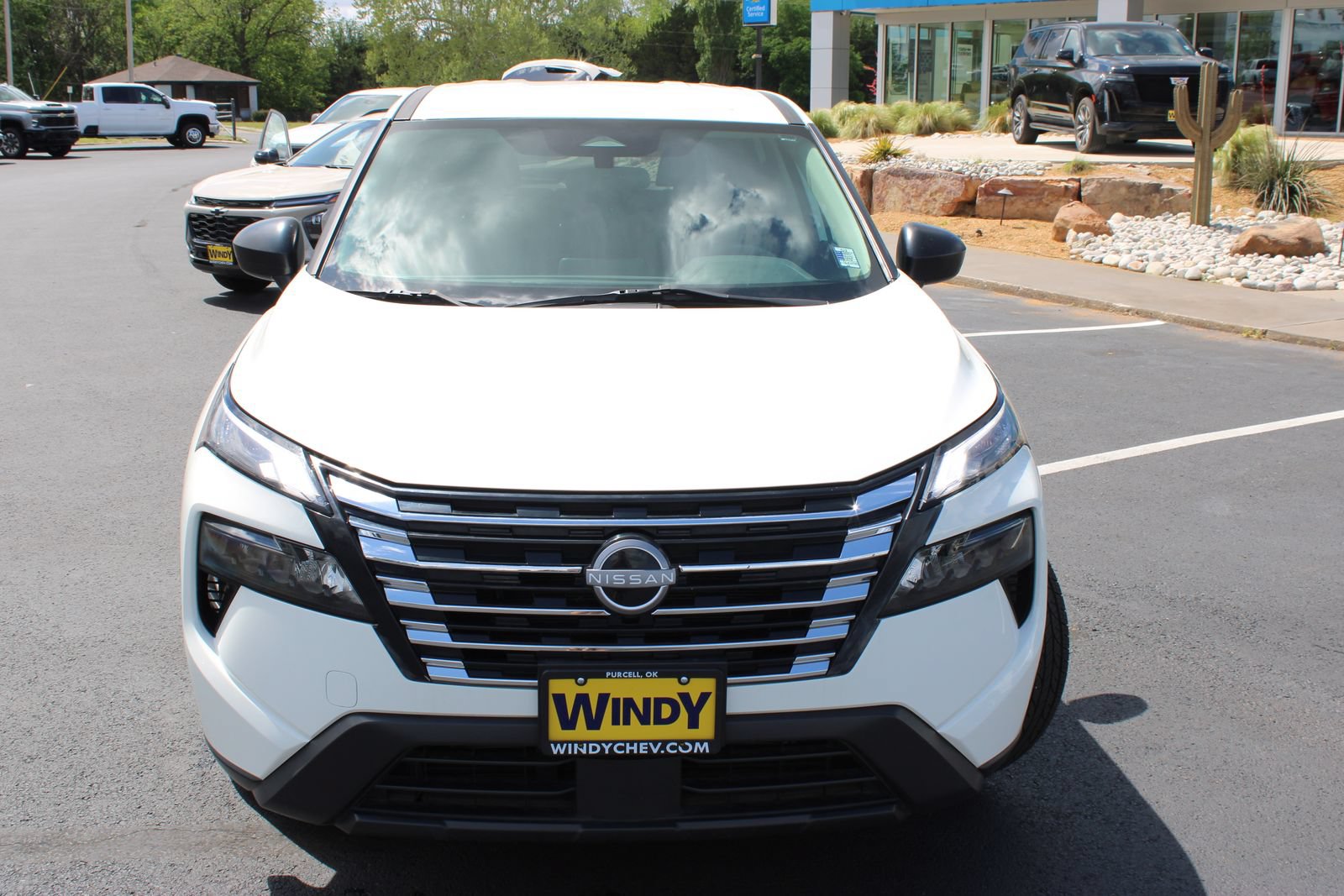 Used 2024 Nissan Rogue S FWD image 3
