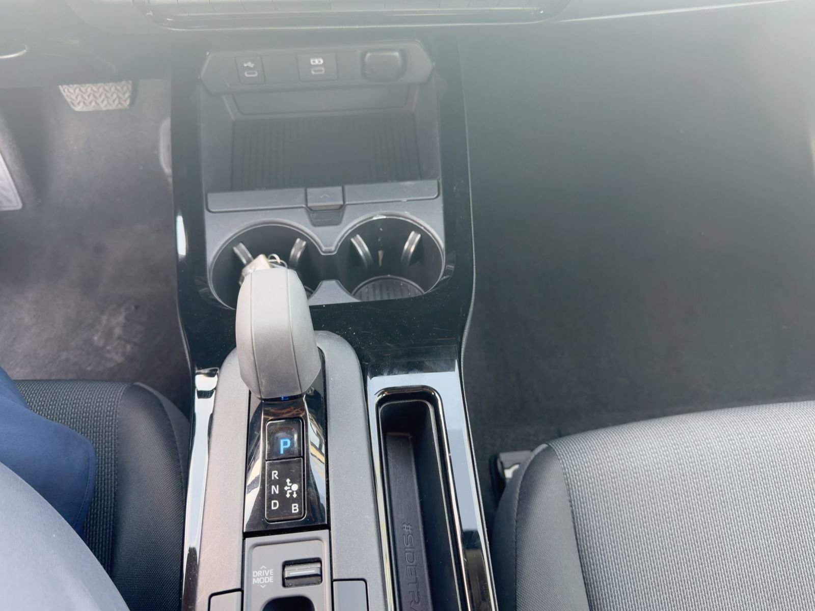 Used 2025 Toyota Prius LE image 9