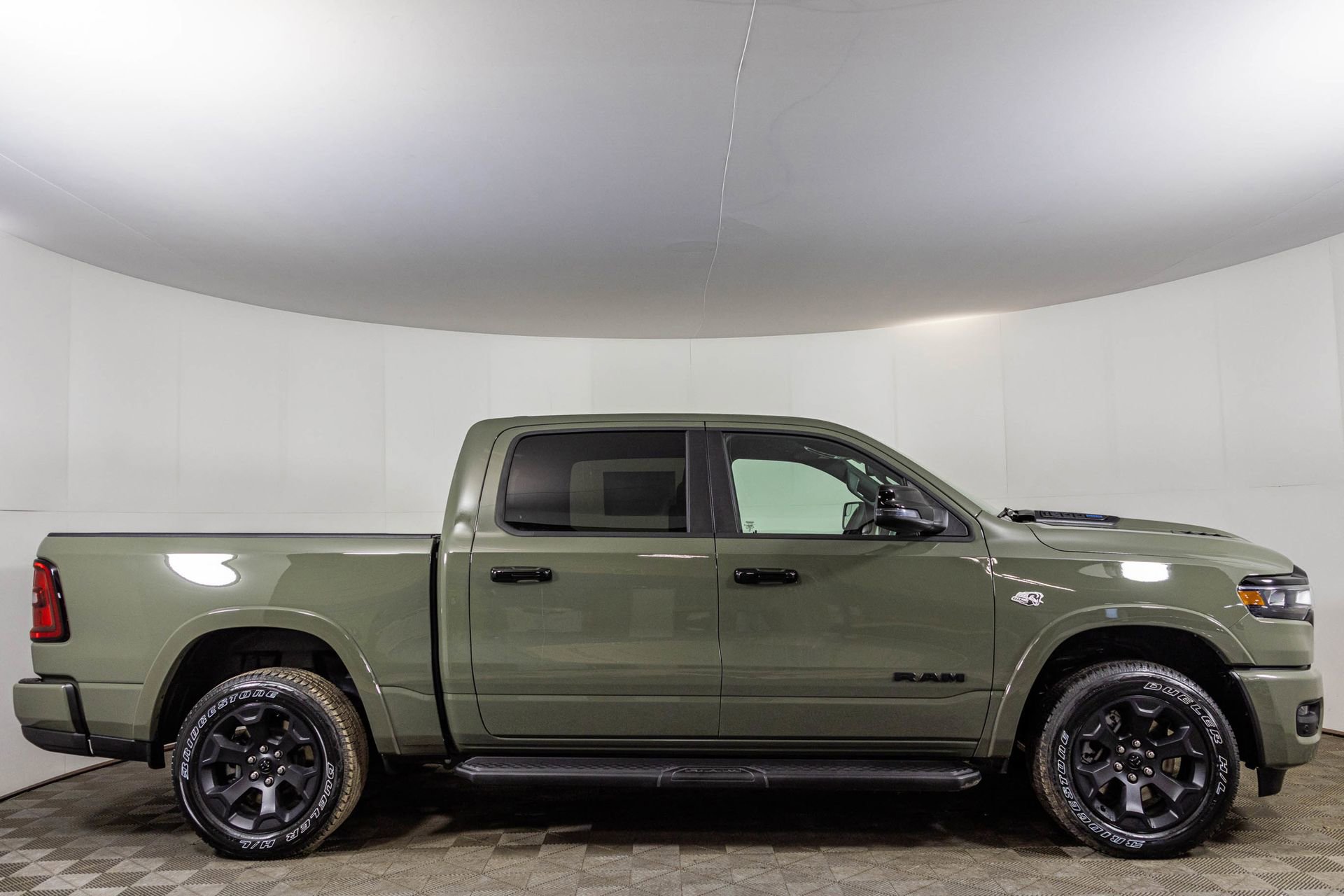 New 2026 RAM 1500 4x4 Crew Cab image 12