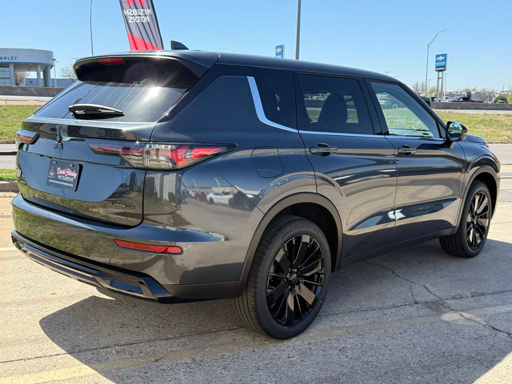 New 2026 Mitsubishi Outlander LE image 13