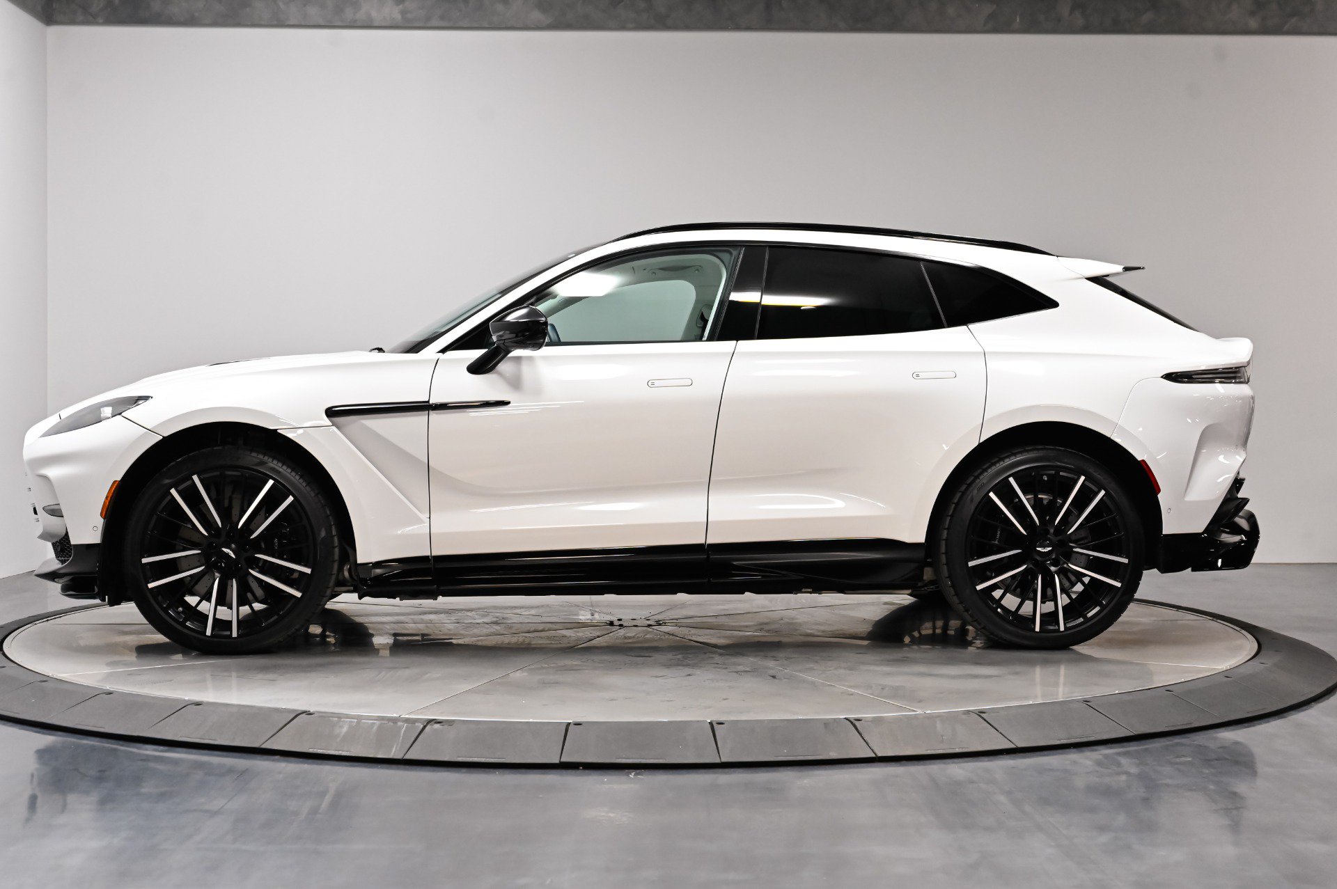 Used 2023 Aston Martin DBX 707 AWD/4WD image 15